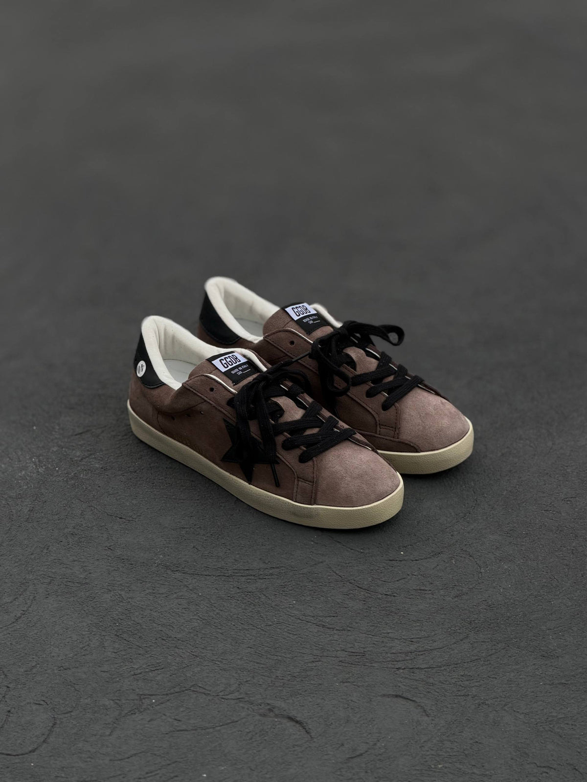 GOLDEN GOOSE