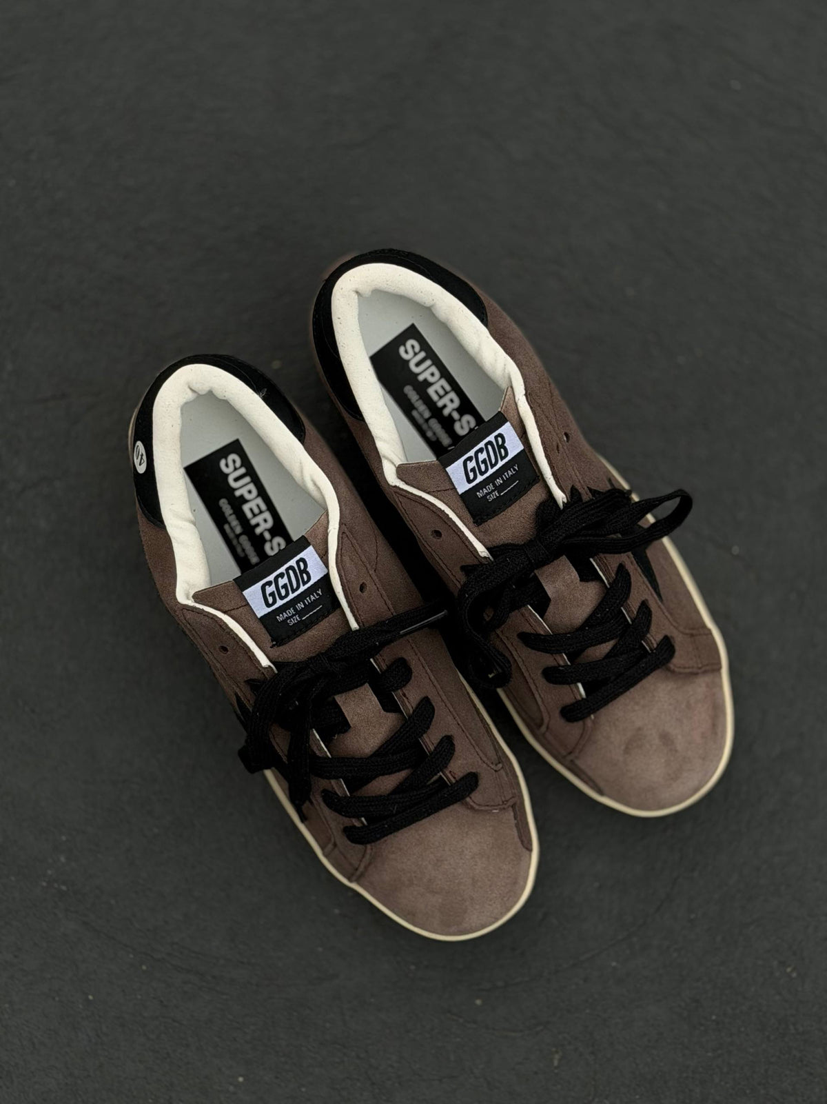 GOLDEN GOOSE
