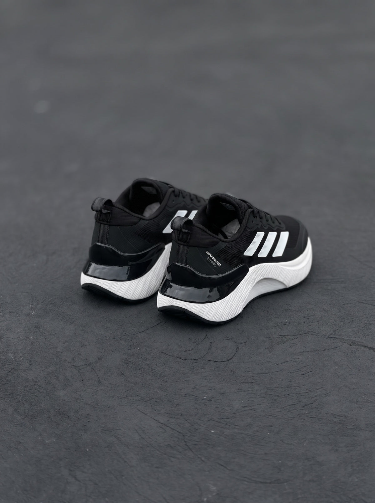 Adidas Supermagma Eterno Negra Blanca