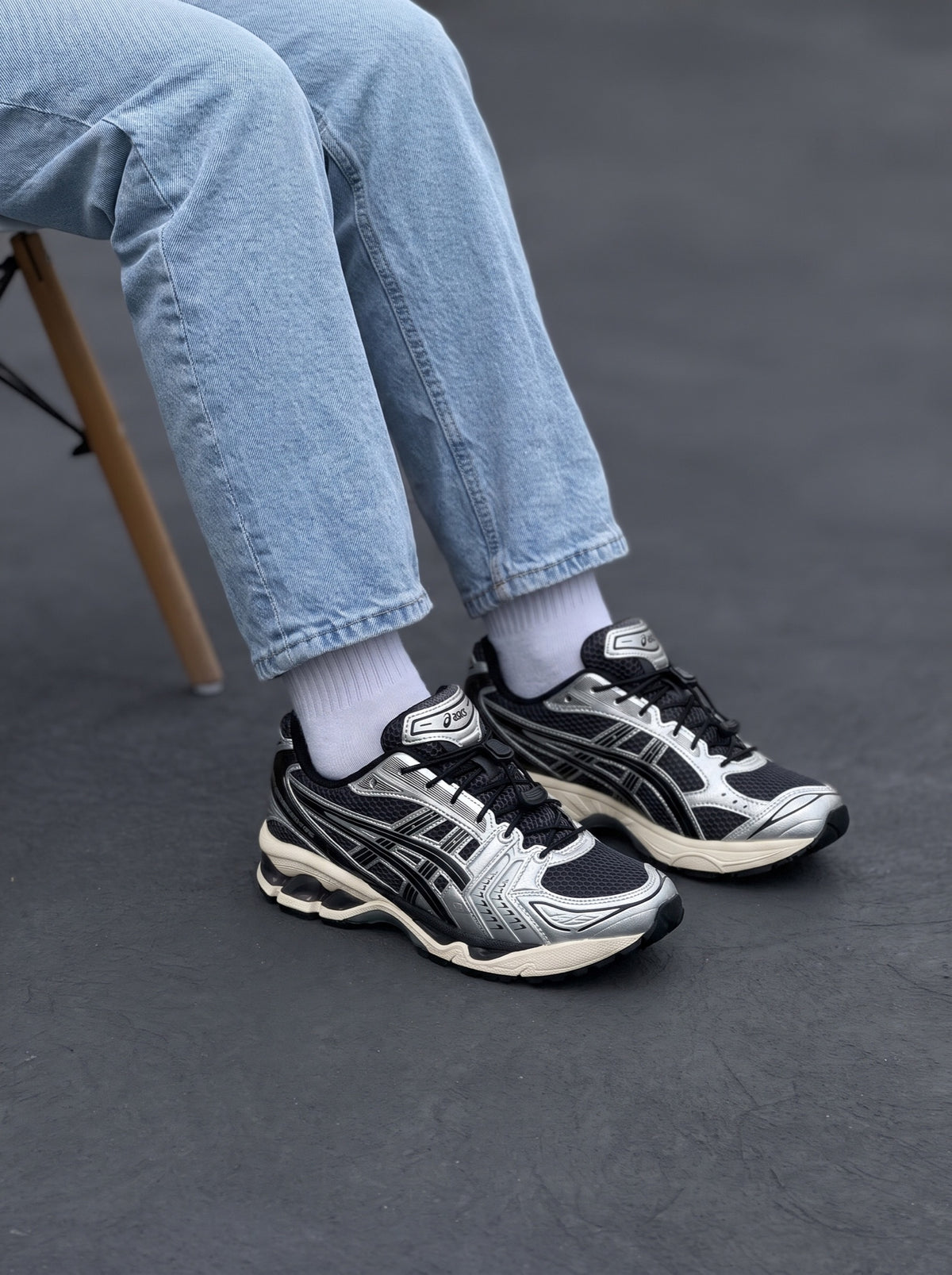 Asics Gel Kayano 14 Negra Plata Crema