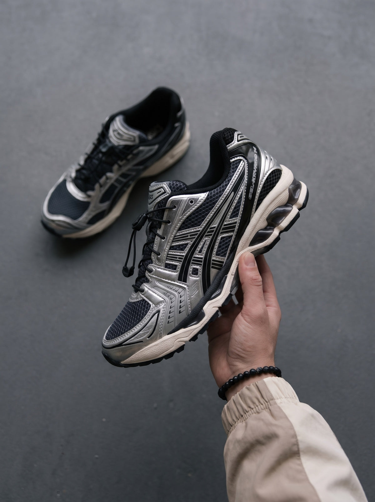 Asics Gel Kayano 14 Negra Plata Crema