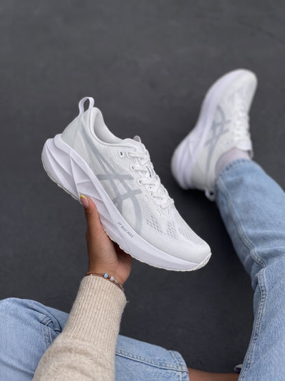 Asics Novablast 5 Blanca