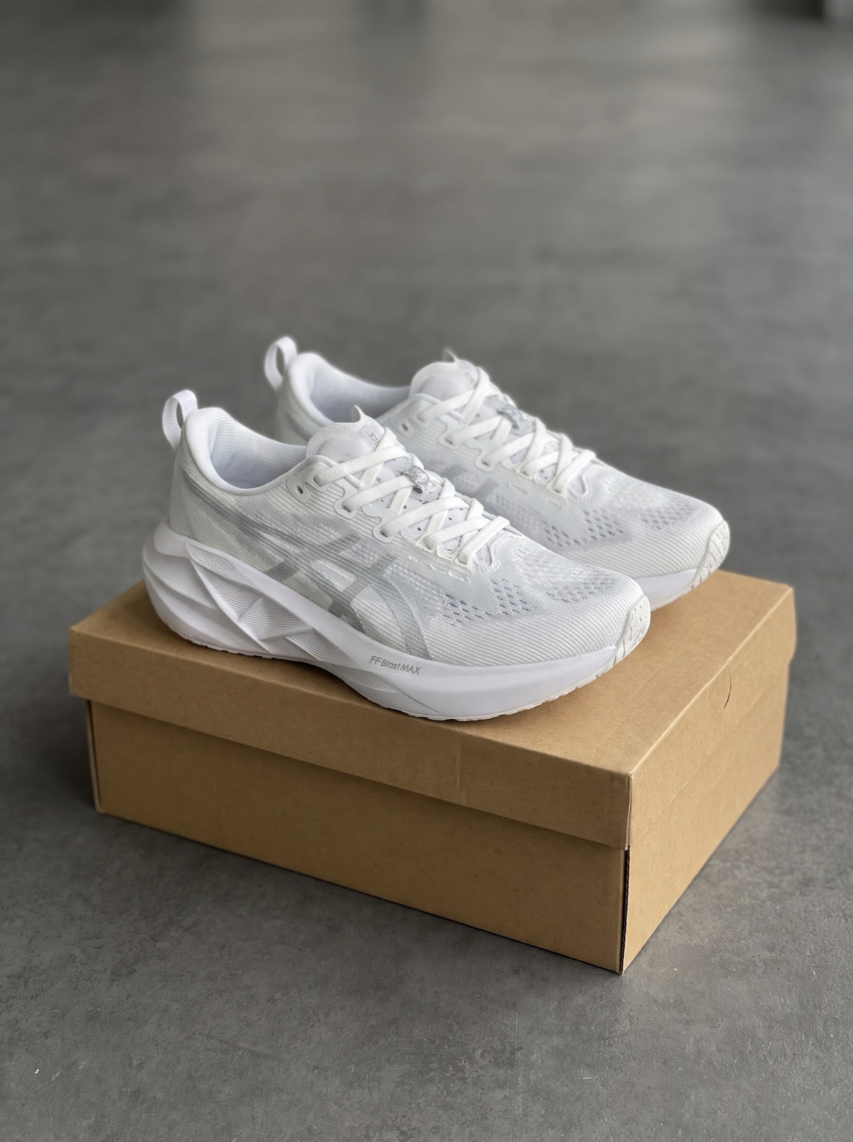 Asics Novablast 5 Blanca