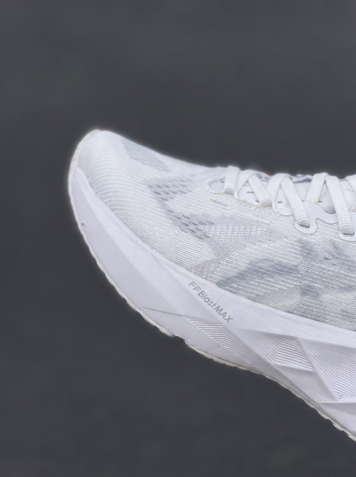 Asics Novablast 5 Blanca
