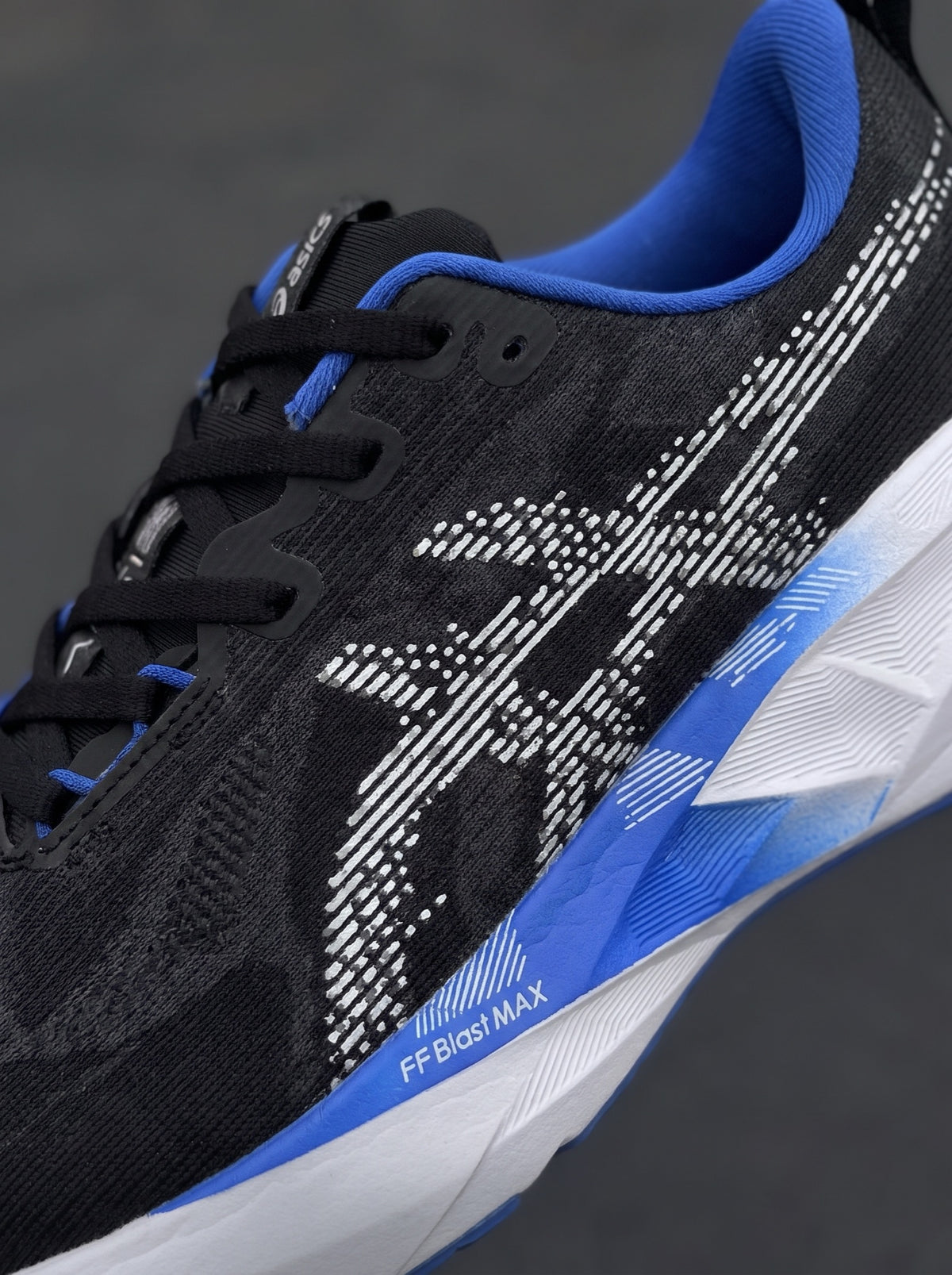 Asics Novablast 5 Negra Azul