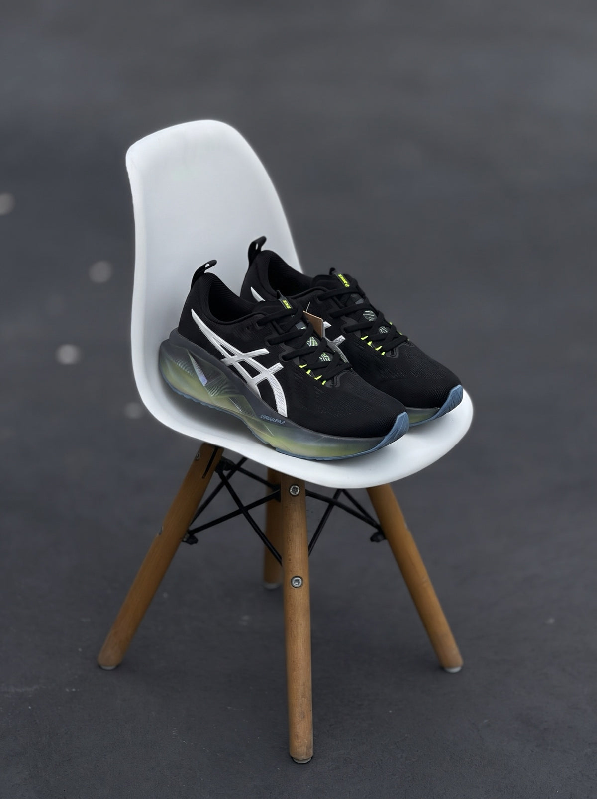Asics Novablast 5 Negra Blanca