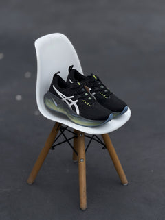 Asics Novablast 5 Negra Blanca