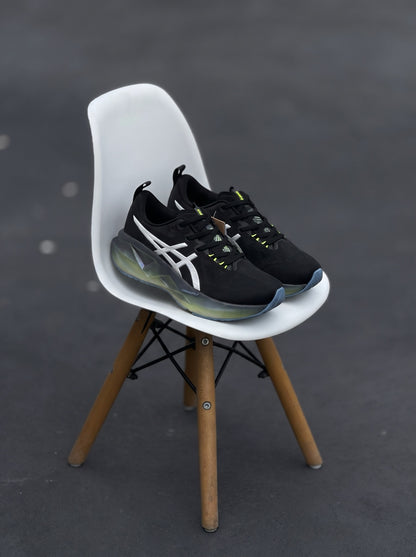 Asics Novablast 5 Negra Blanca