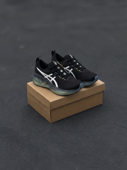 Asics Novablast 5 Negra Blanca