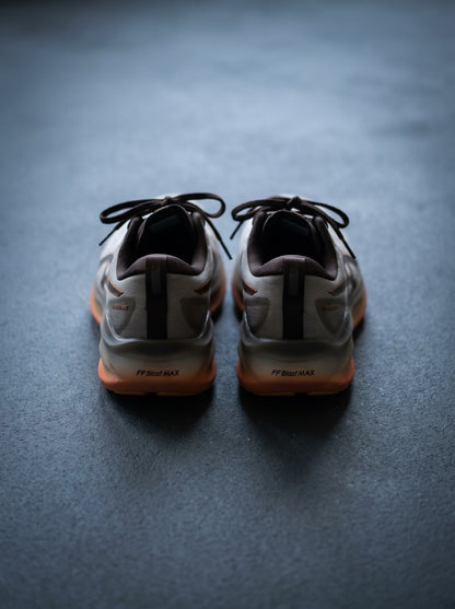 Asics Novablast 5 Taupe Naranja