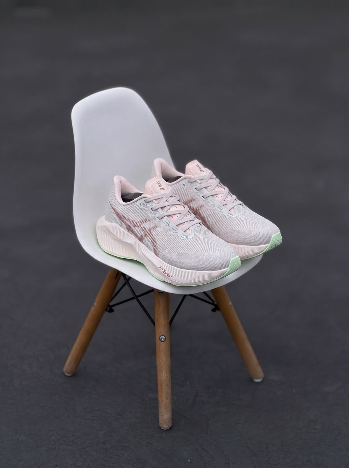 Asics Novablast 6 Gris Perla Rosa