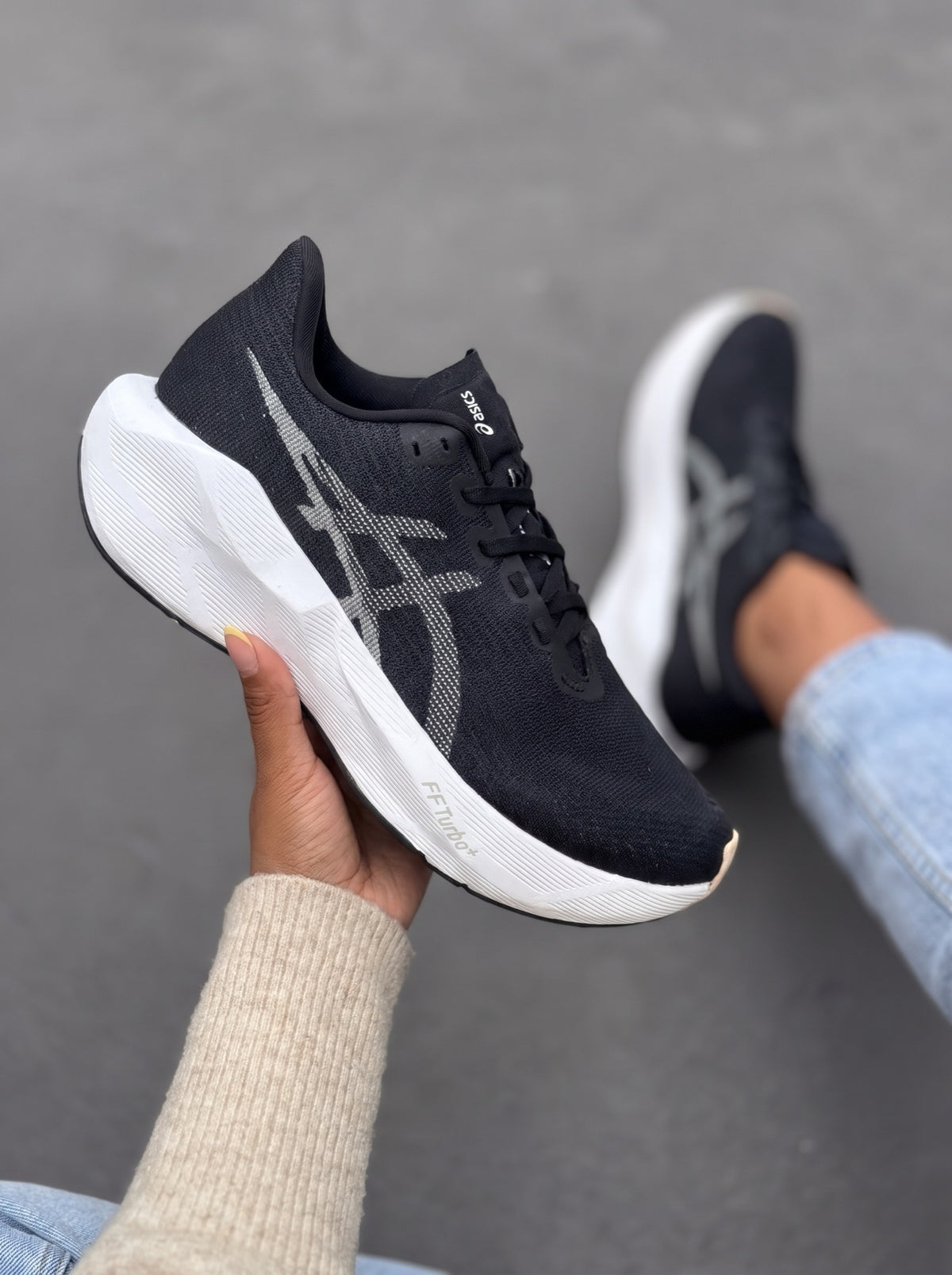 Asics Novablast 6 Negra Blanca