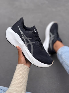 Asics Novablast 6 Negra Blanca