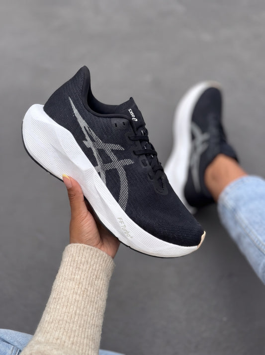 Asics Novablast 6 Negra Blanca