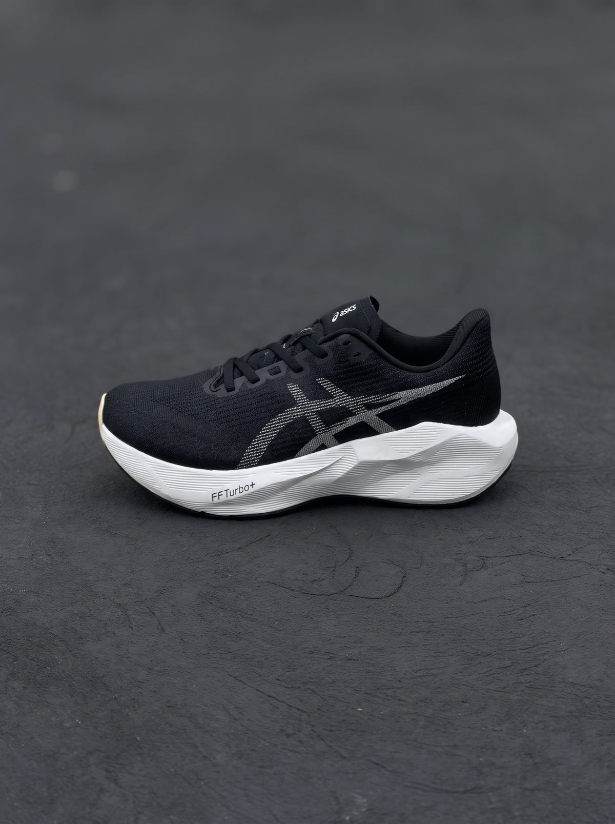 Asics Novablast 6 Negra Blanca