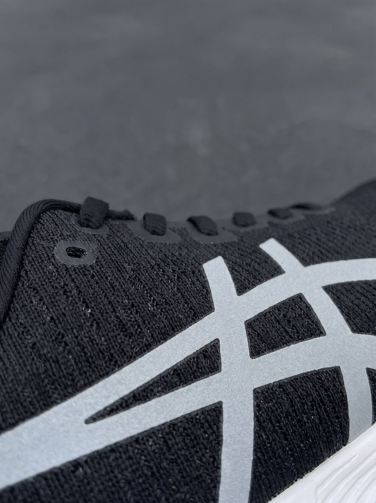 Asics Novablast 6 Negra Blanca
