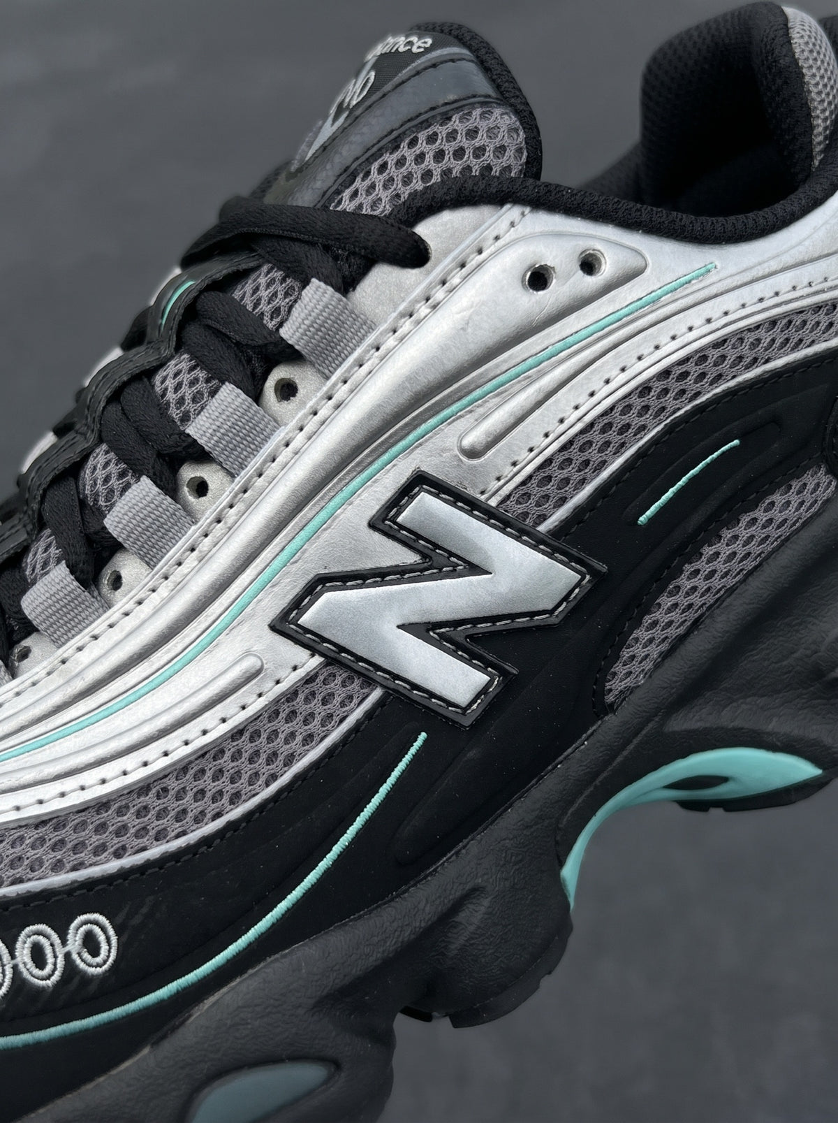 New Balance 1000 Negra Plata Aguamarina