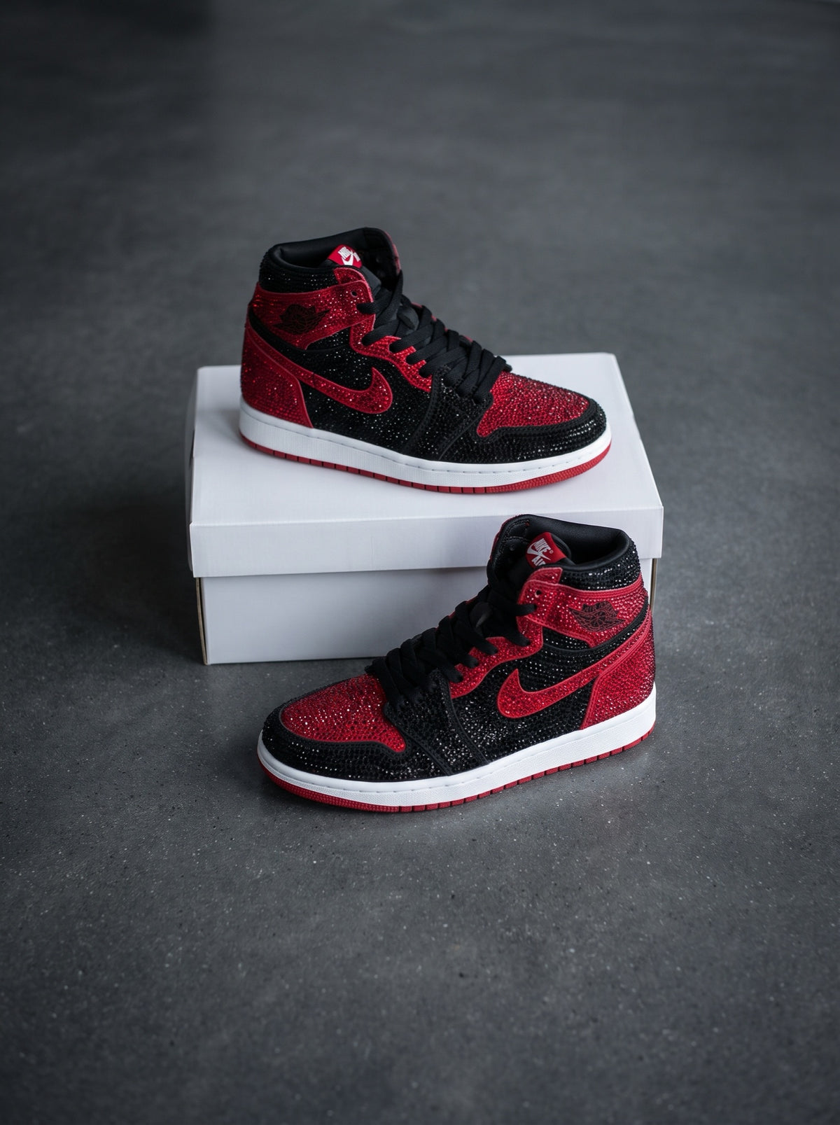 Nike Air Jordan 1 High Bred Swarovski Negra Roja