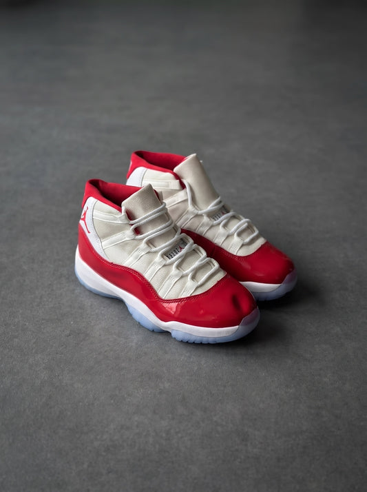 Nike Air Jordan 11 Retro Cherry Blanca Roja