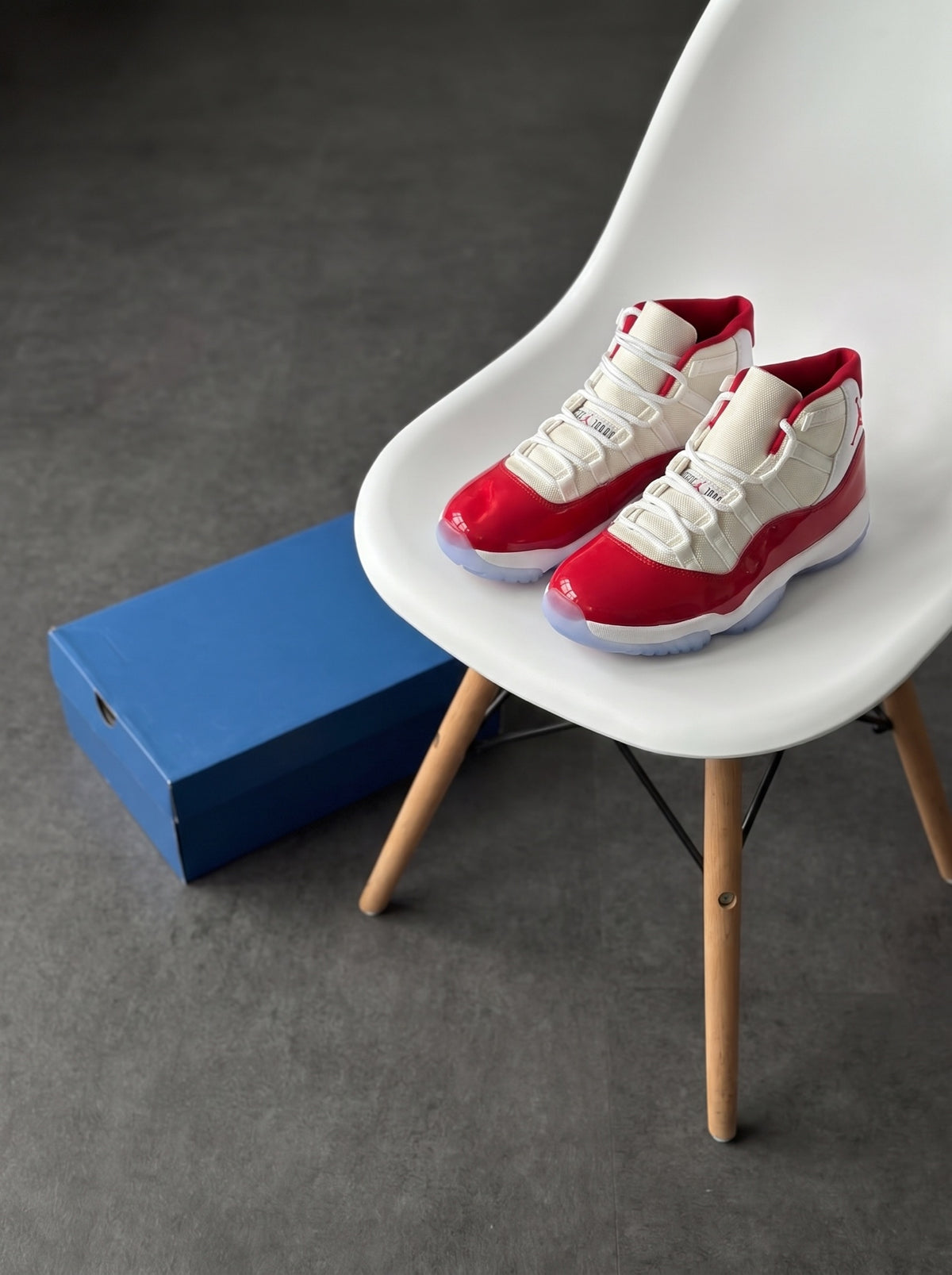 Nike Air Jordan 11 Retro Cherry Blanca Roja