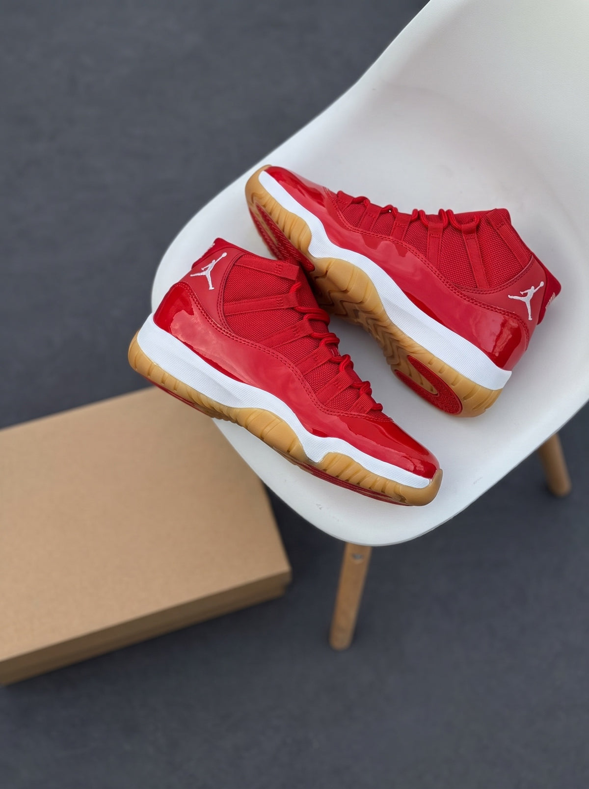 Nike Air Jordan 11 Retro Roja Suela Caramelo