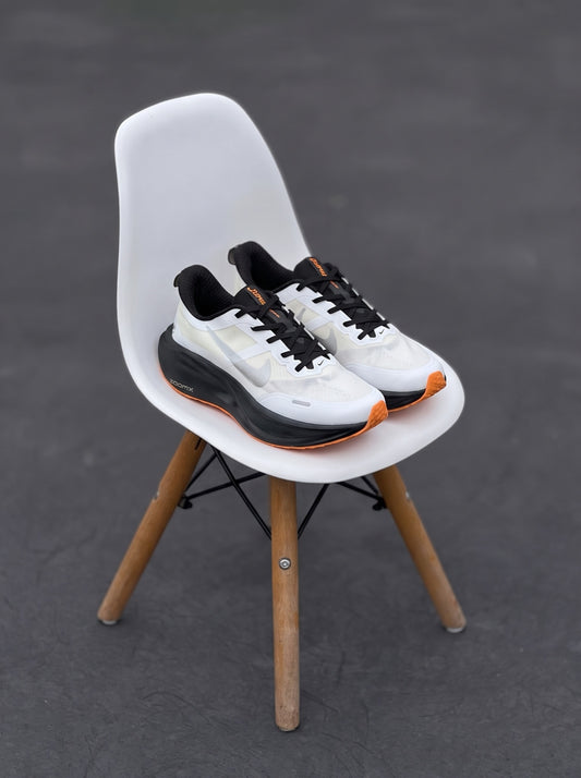 Nike Vomero 18 Blanca Negra Naranja