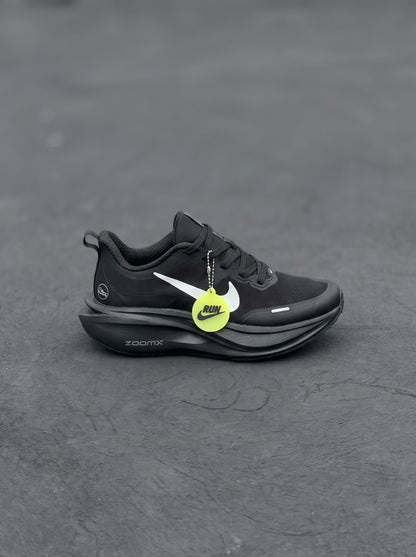 Nike Vomero 18 Negra