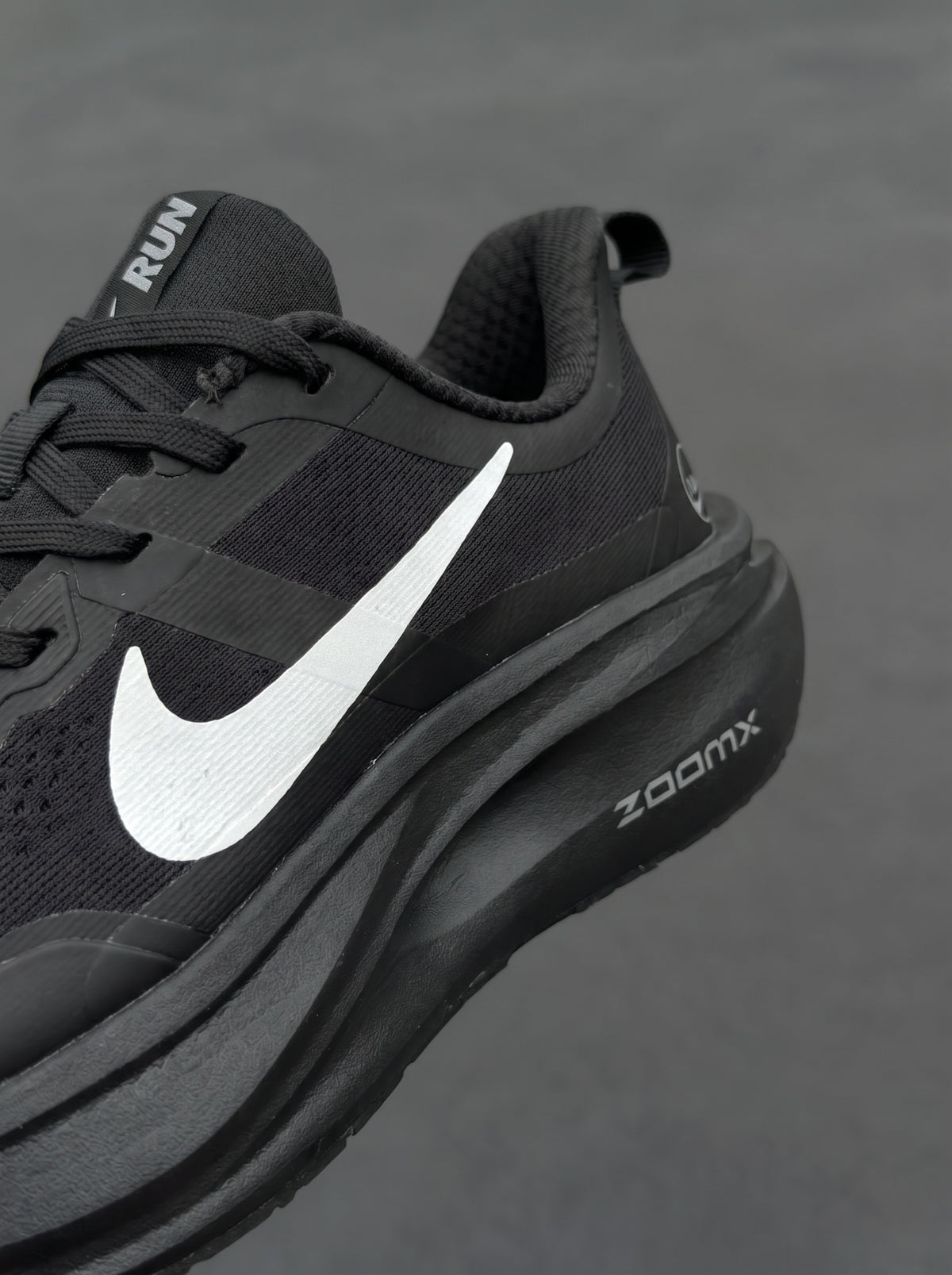 Nike Vomero 18 Negra
