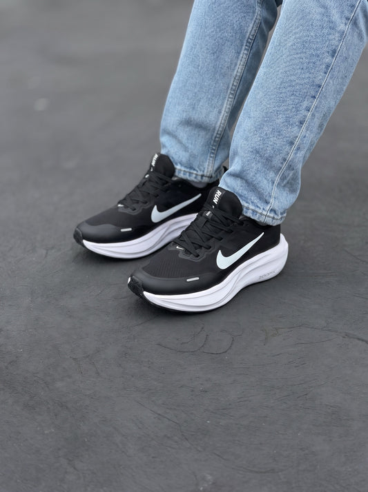 Nike Vomero 18 Negra Blanca