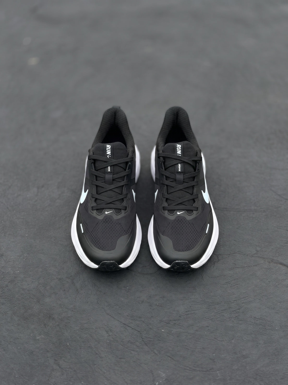 Nike Vomero 18 Negra Blanca