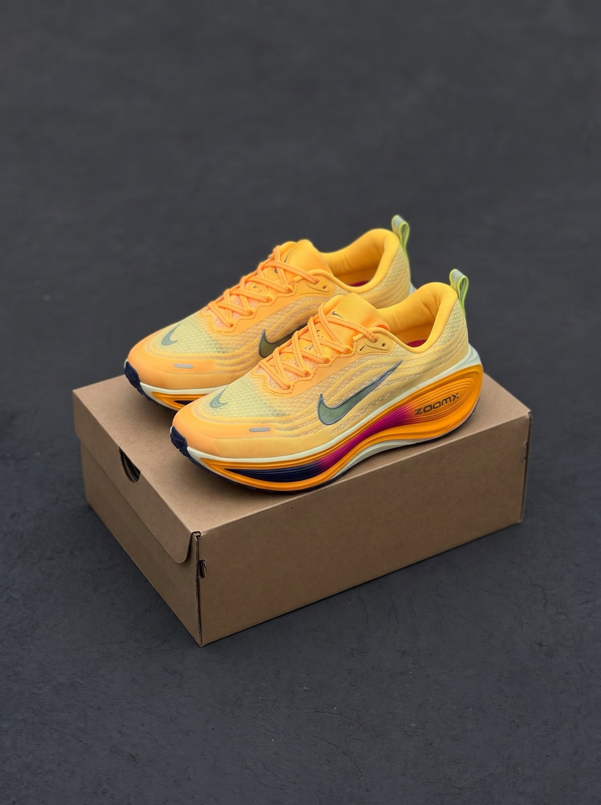 Nike Vomero Plus Amarilla Naranja