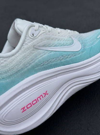 Nike Vomero Plus Blanca Aguamarina