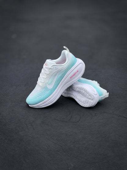 Nike Vomero Plus Blanca Aguamarina