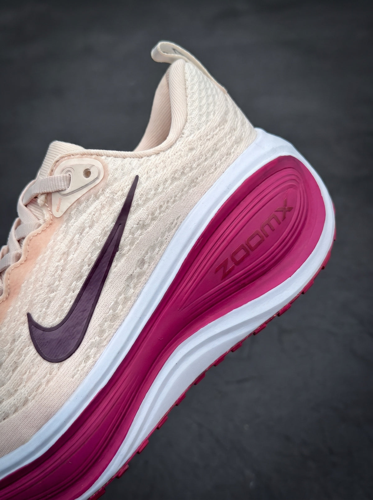 Nike Vomero Plus Crema Fucsia