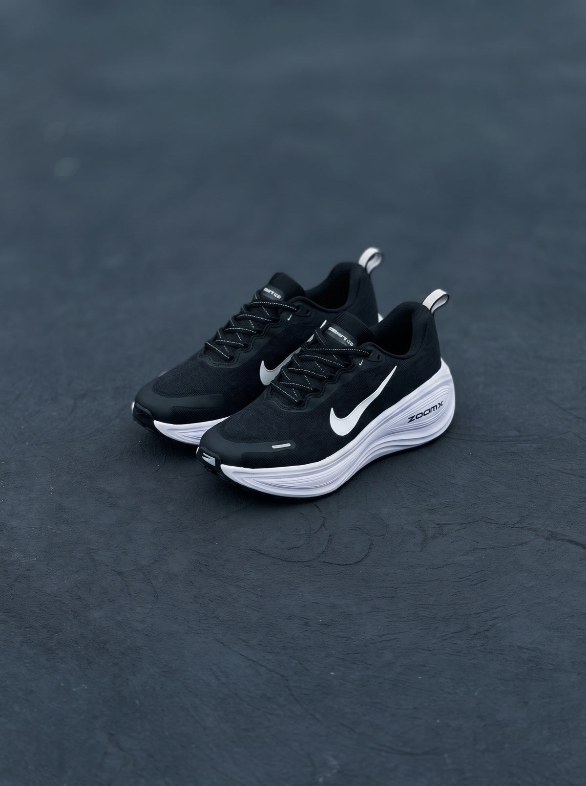 Nike Vomero Plus Negra Blanca