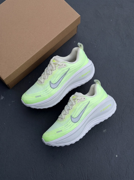 Nike Vomero Plus Verde Limón Blanca