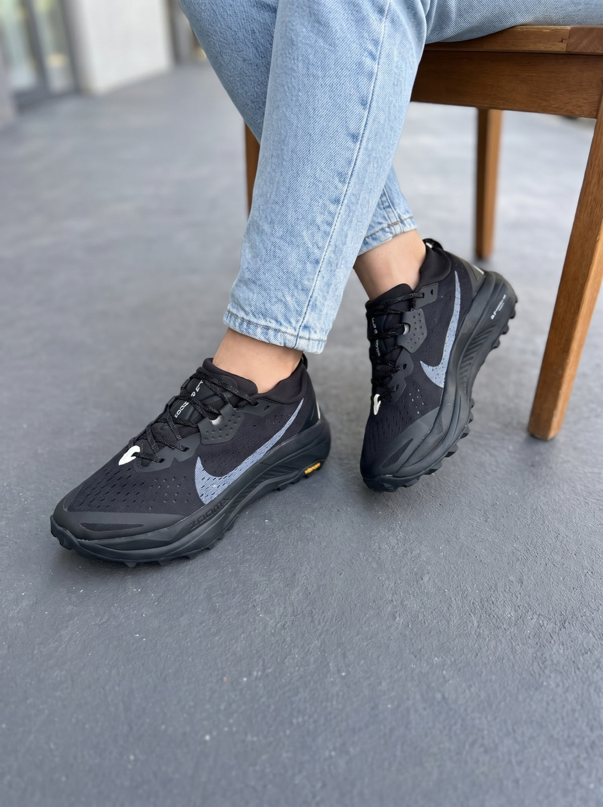 Nike ZoomX Zegama Trail 2 Negra Gris