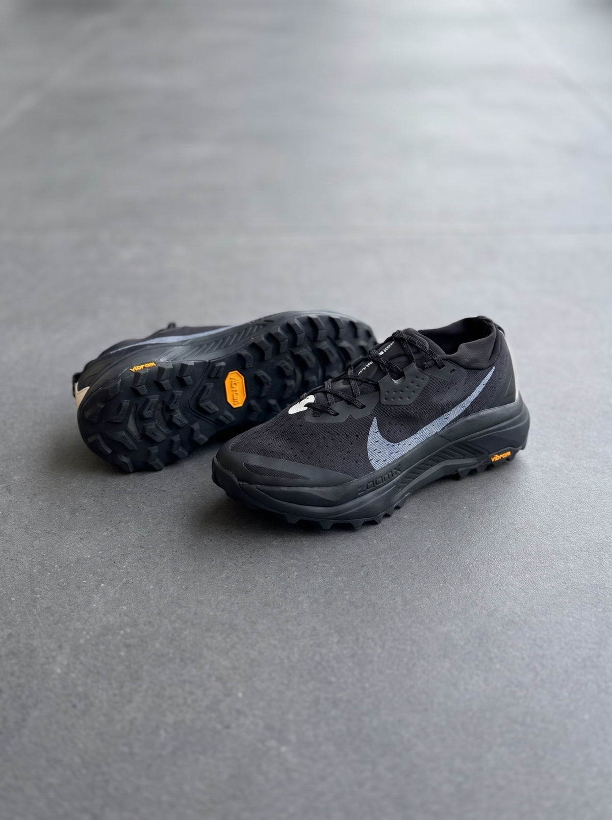 Nike ZoomX Zegama Trail 2 Negra Gris