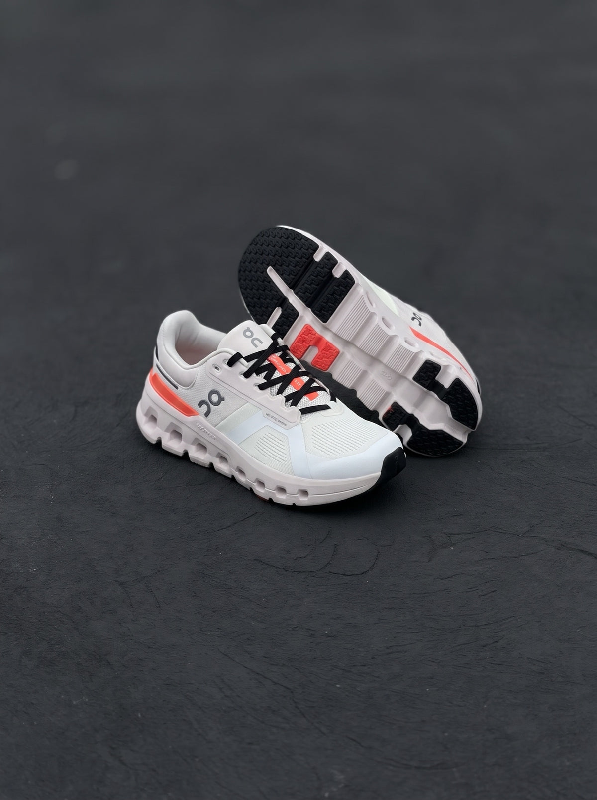 On Cloudrunner 2 Blanca Coral