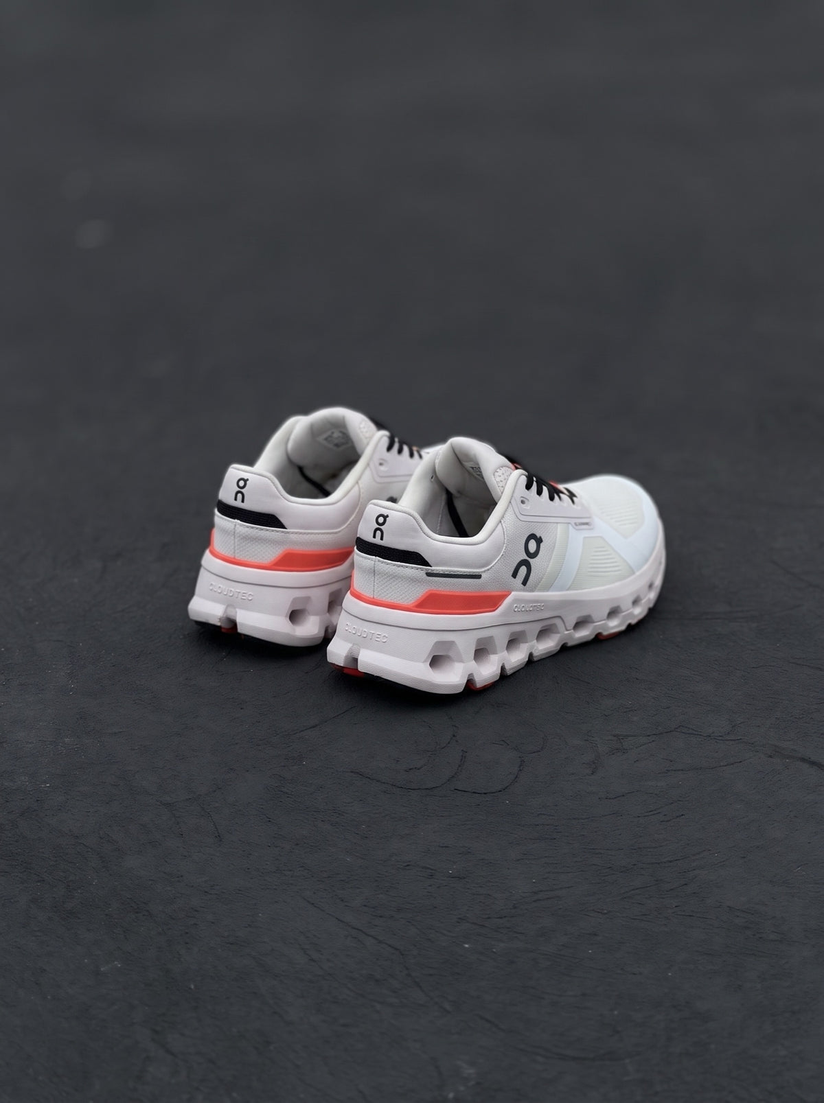 On Cloudrunner 2 Blanca Coral