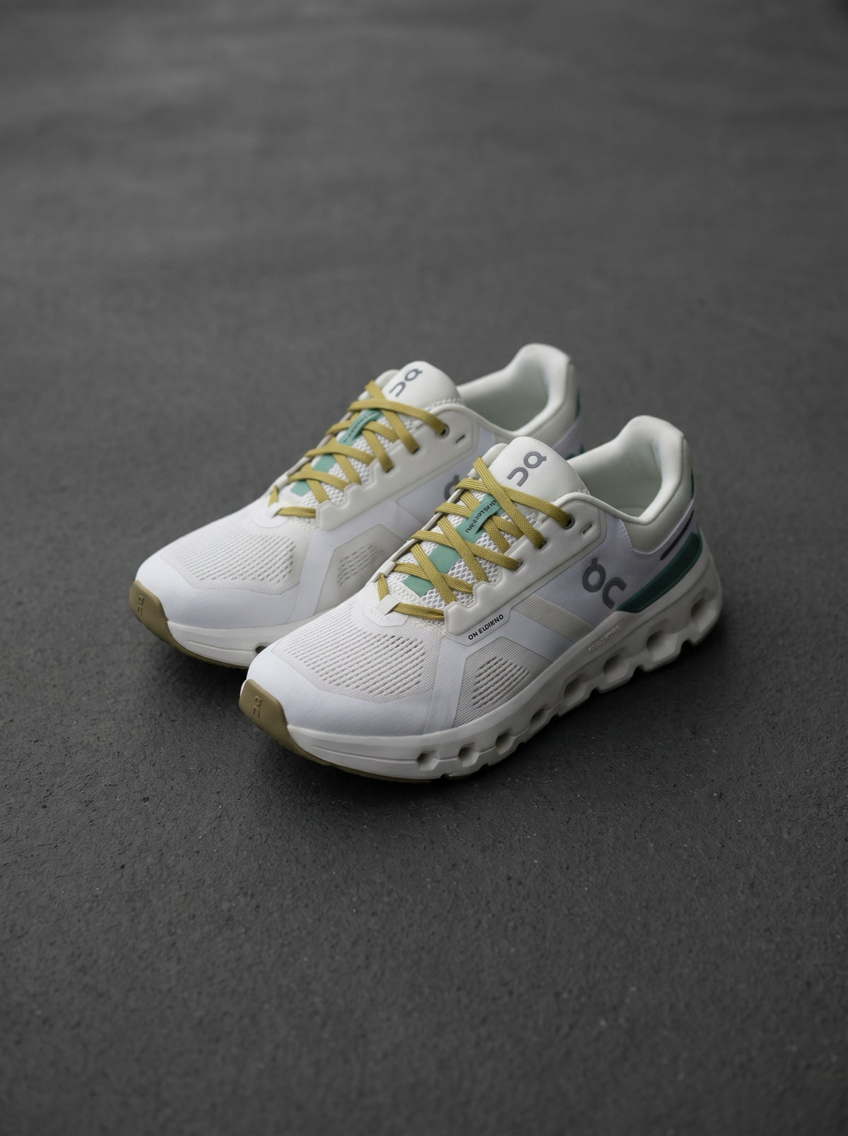 On Cloudrunner 2 Blanca Verde