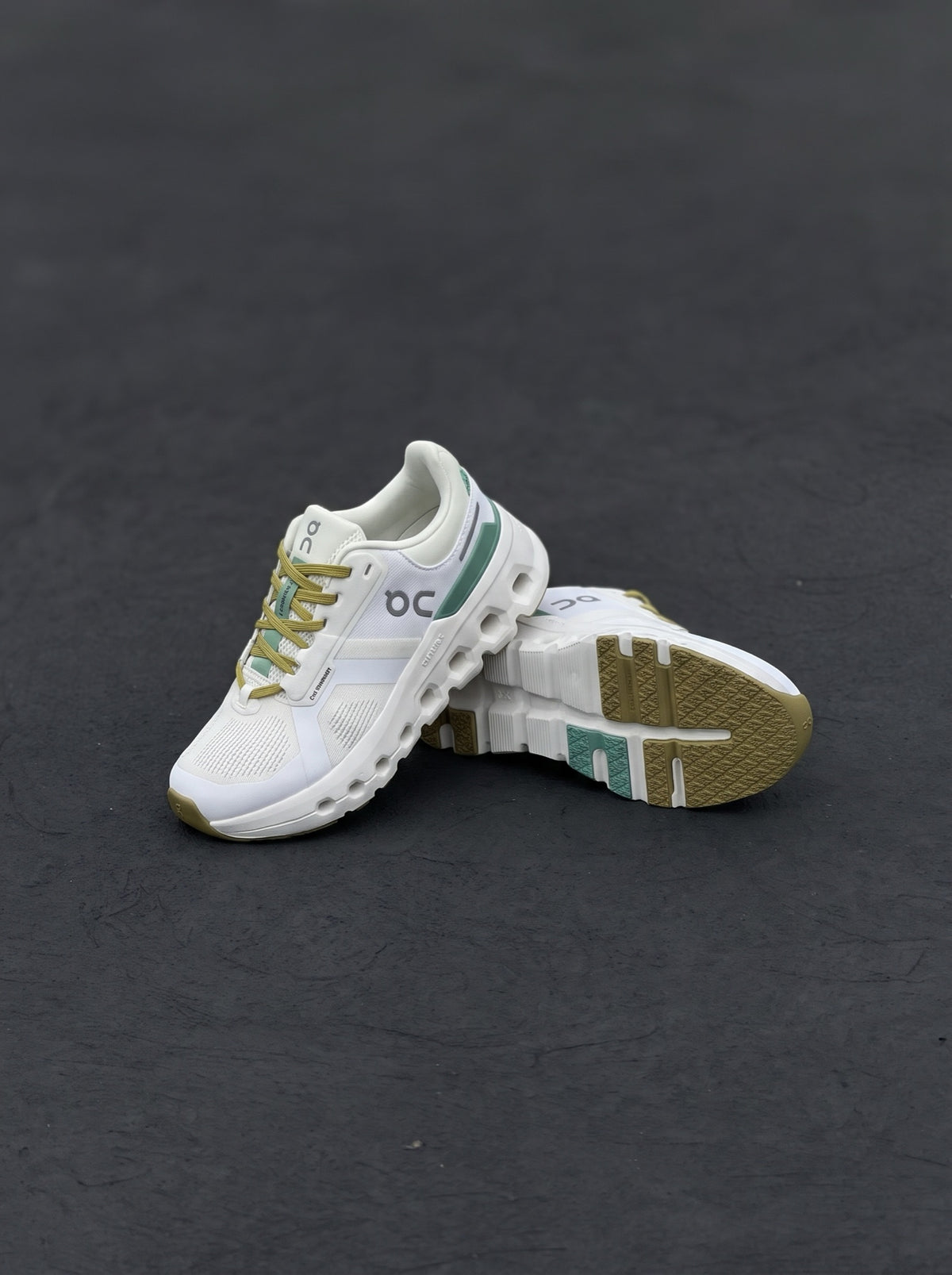 On Cloudrunner 2 Blanca Verde