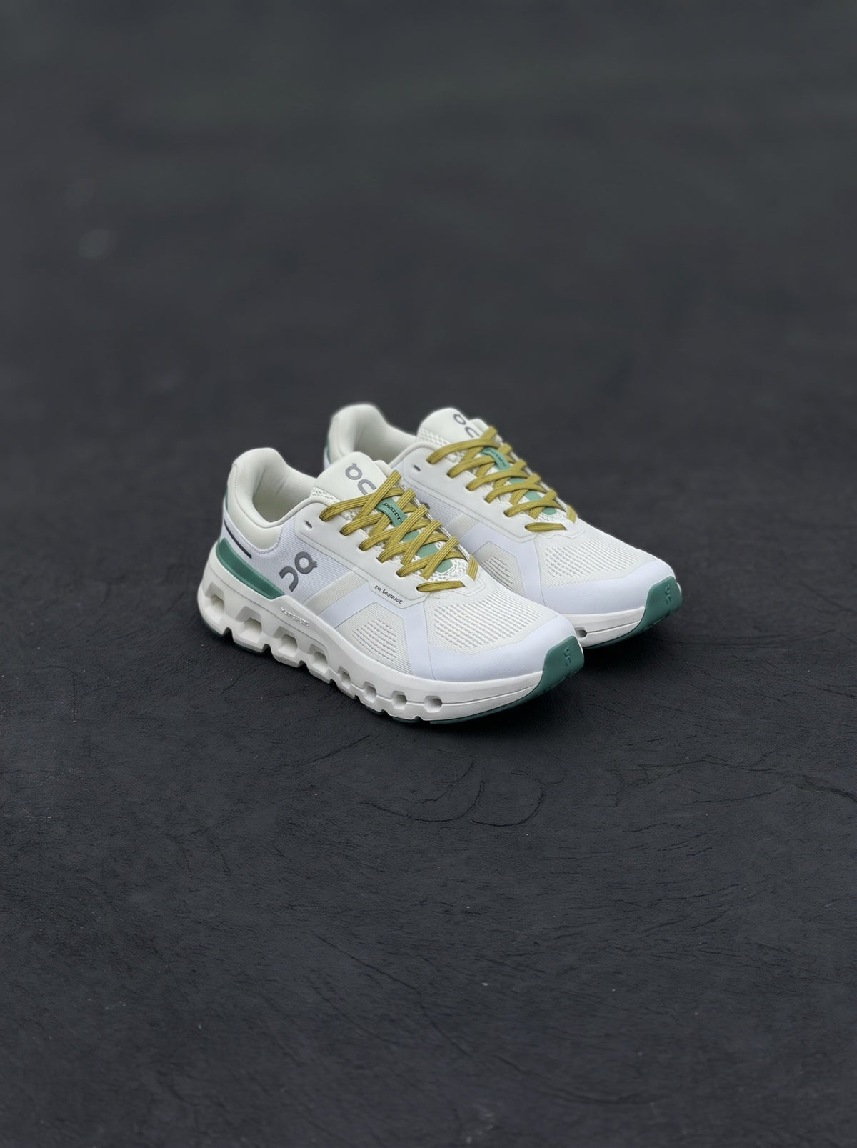 On Cloudrunner 2 Blanca Verde