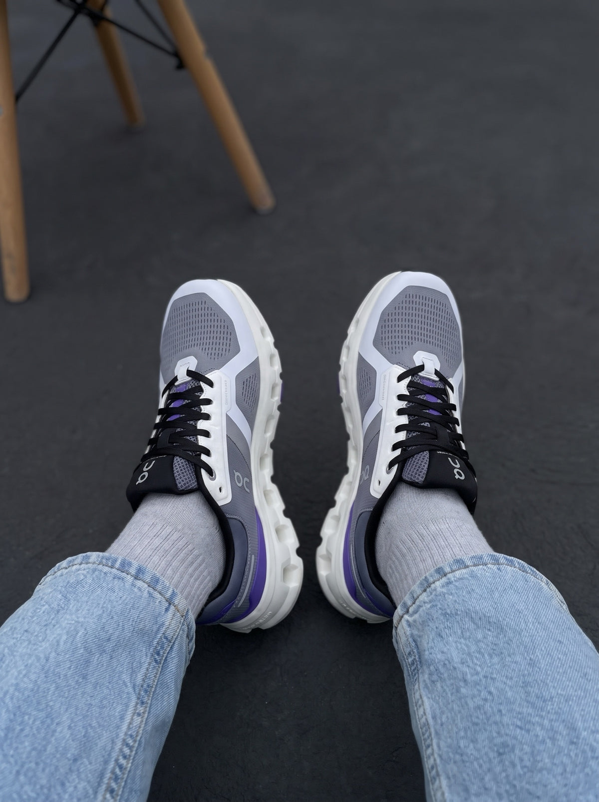 On Cloudrunner 2 Gris Morada