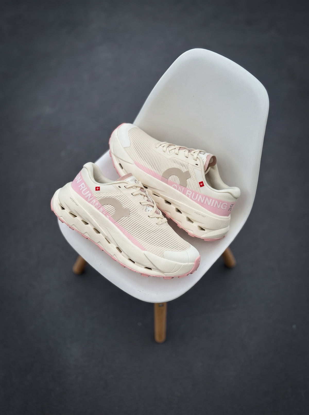 On Cloudsurfer Next Crema Rosa