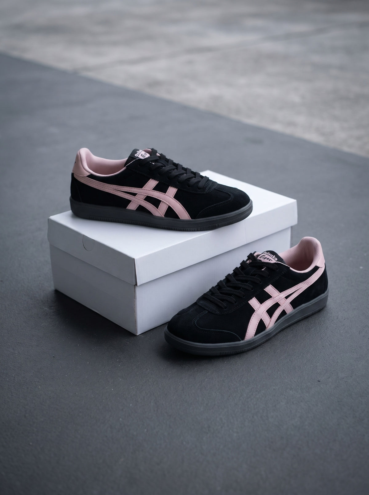 Onitsuka Tiger Tokuten Negra Rosada