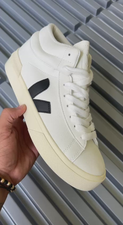 Veja en bota negra
