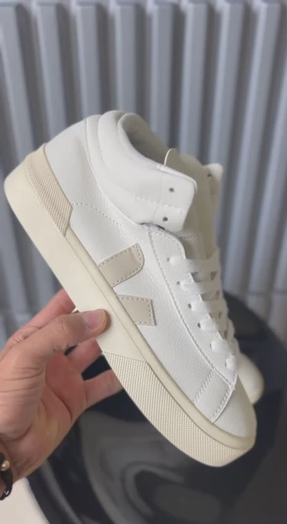 Veja en bota blanca