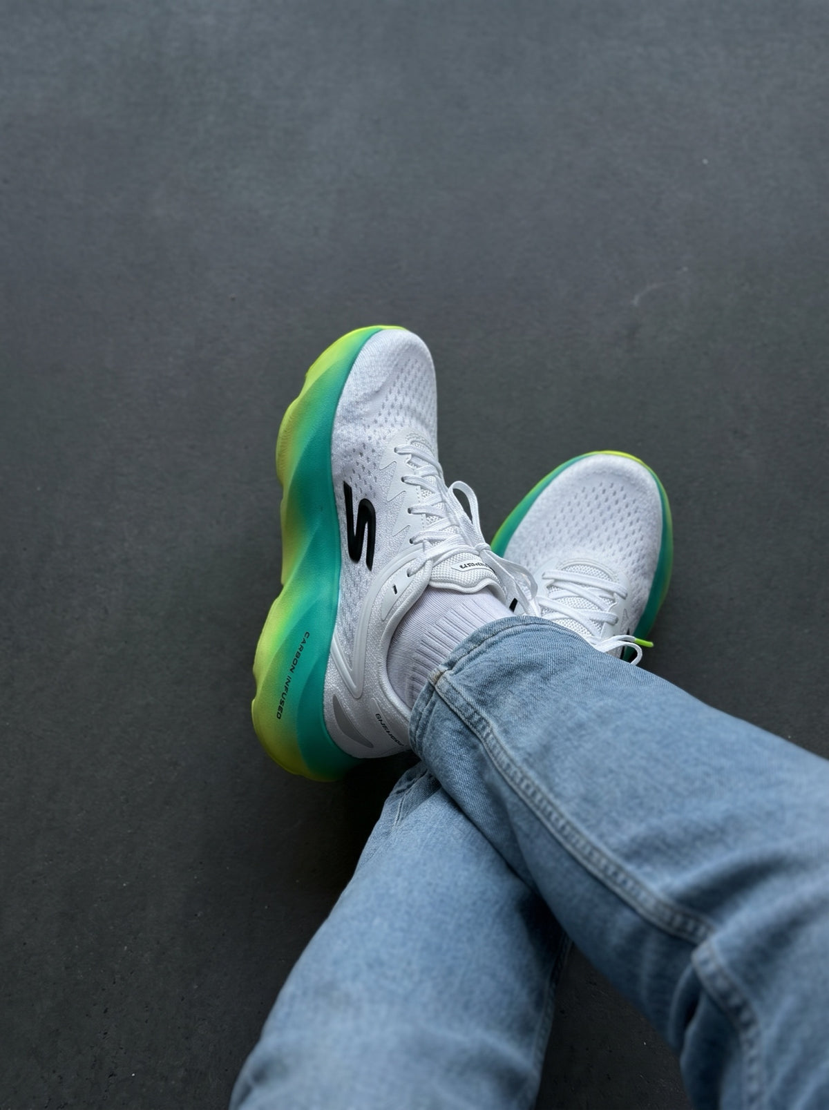 Skechers Aero Burst Blanca Verde Amarilla
