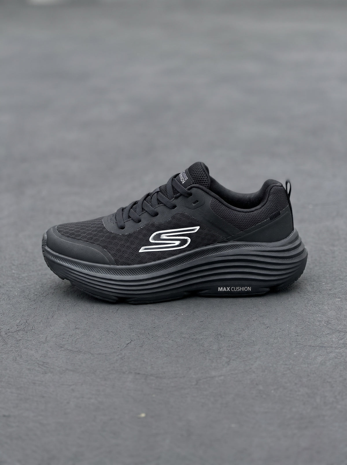 Skechers Max Cushion Negra